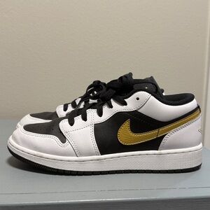 Air Jordan 1 low